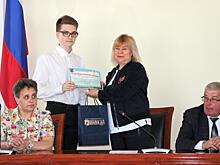 Трехлетняя девочка стала одной из самых активных участниц субботника в Вологде