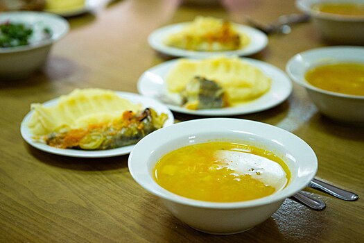 В курских пришкольных лагерях продолжают проверять качество обедов