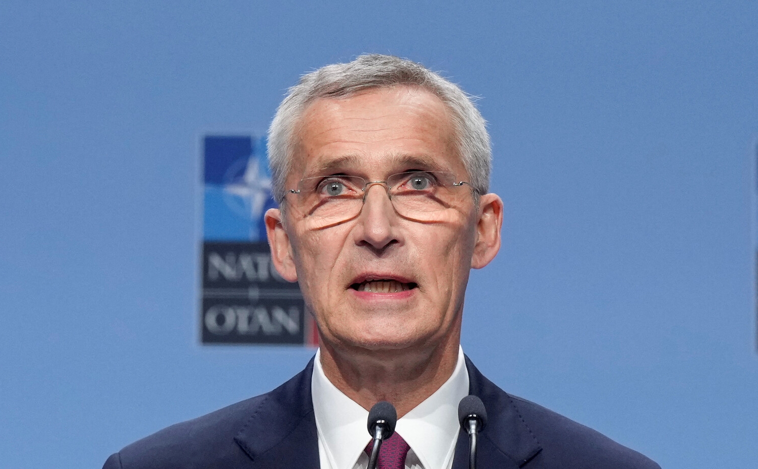 Вице-премьер Италии назвал генсека НАТО «опасным господином»