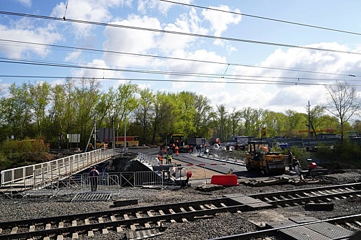 Власти показали ход асфальтирования путепровода в районе кемеровского Пионера
