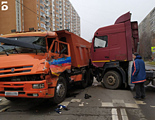 Заблокированного в кабине водителя грузовика освободили спасатели Балашихи