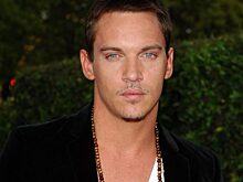 Он стал актёром, несмотря на порок сердца: Джонатан Риз Майерс и его путь к успеху