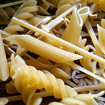 За год на Украине рекордно подорожали макароны и крупы