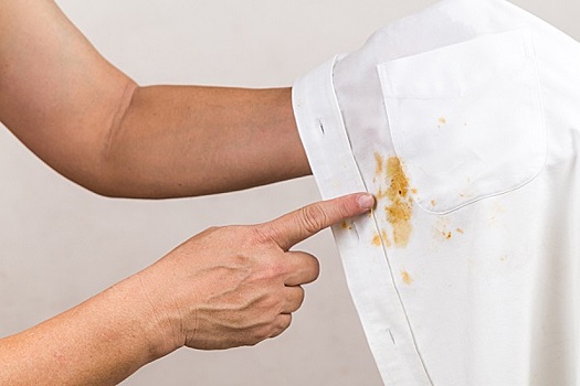 6 эффективных способов удалить пятна с белой одежды
