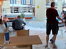 Пассажиры лайнера выпивали, не замечая потоп