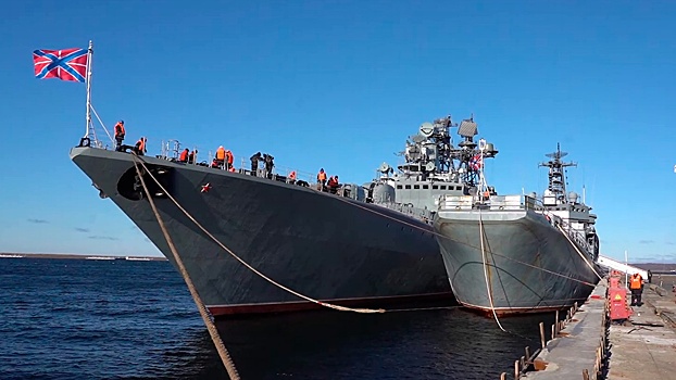 Отряд боевых кораблей Северного флота прибыл в порт Дудинка