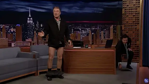 Алек Болдуин снял брюки во время телешоу