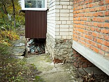 В Курске решают проблему с разрушением фундамента дома на Пучковке