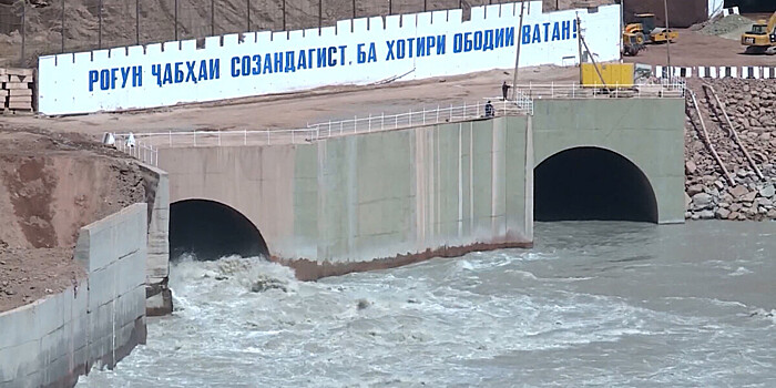Плотина века: восьмитомное издание о Рогунской ГЭС представили в Таджикистане