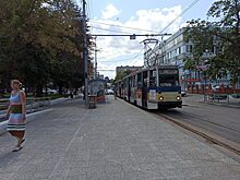 Легковушка врезалась в трамвай в центре Саратова