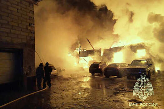 Два автосервиса с машинами внутри сгорели в Иркутске