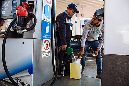 Санкции против России заставили американцев покупать бензин в Мексике