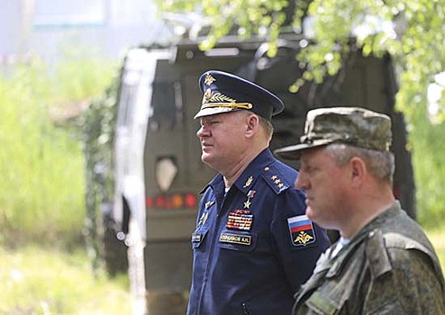 Командующий Воздушно-десантными войсками генерал-полковник Андрей Сердюков в рамках проверки организации учебного процесса в летнем периоде обучения проинспектировал Тульское гвардейское соединение ВДВ