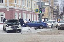 В центре Перми произошло массовое ДТП с тремя иномарками