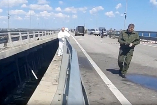 СК РФ опубликовал первое видео с места атаки двух беспилотников ВСУ на Крымский мост