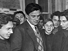 Первую книгу стихов В.Маяковского выставят на торги в Москве