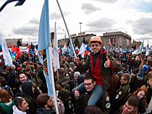 Демонстрации, флаги, цветы, родители: Якубович, Укупник и другие звезды вспомнили Первомай своего детства