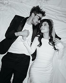 Александр Петров обратился к Виктории Антоновой в первую годовщину их свадьбы и поделился архивными кадрами