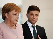 Зеленский попросил Меркель помочь с вакциной