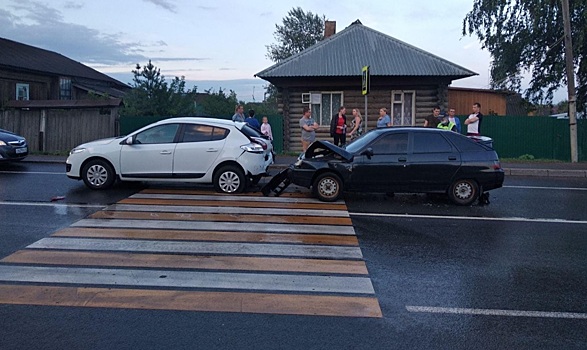 В Яранском районе девушка на «ВАЗе» врезалась в «Рено»