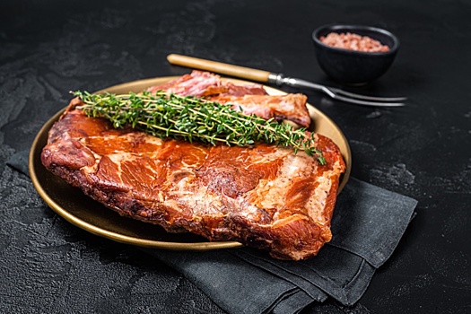 Онколог призвал убрать со стола три продукта — они вызывают два вида рака