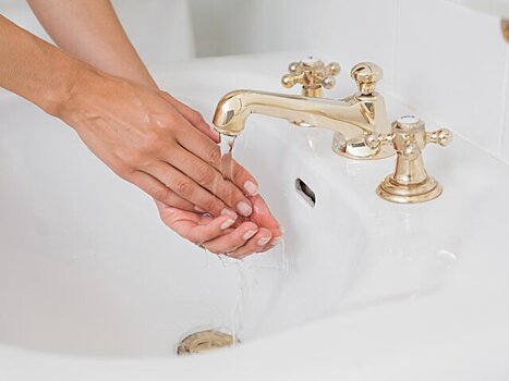 МОЭК предупредила москвичей о теплой воде в холодном кране во время жары