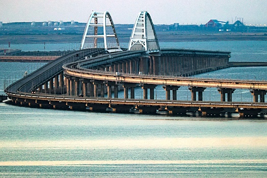 Хуснуллин: Движение по Крымскому мосту открыли раньше плана