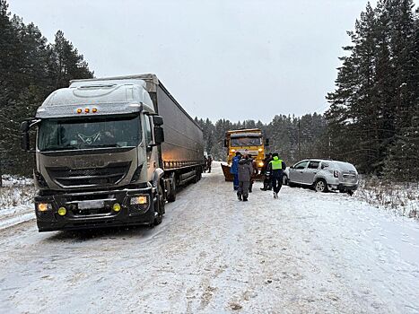 Грузовик в Воткинске врезался в легковушку