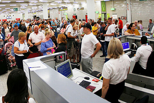 Аэропорт Глазго эвакуируют из-за подозрительного самолета