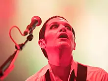 Солист Placebo оскорбил итальянского премьера