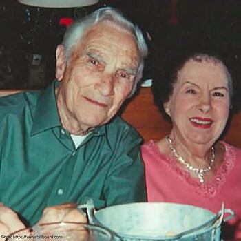 История из жизни: дедушка написал песню о своей умершей жене, которая стала хитом на радио