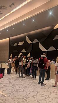 Что получили туристы взамен на задержку в 17 часов