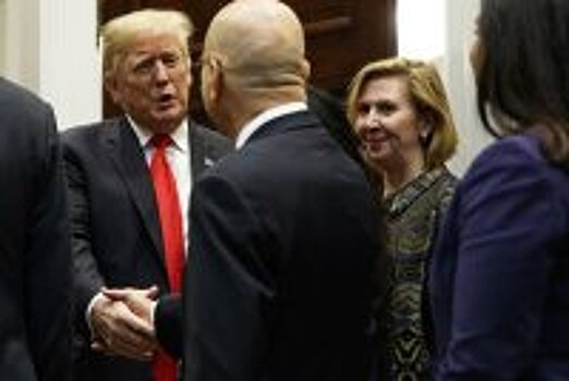 Трамп предложил назначить послом США в ЮАР дизайнера сумок
