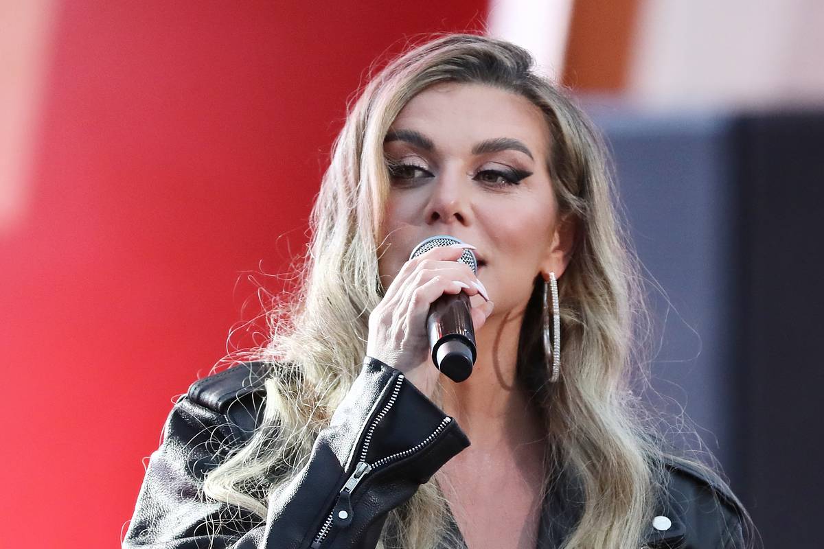 Седокова показала покрытое красными пятнами тело со словами все горит