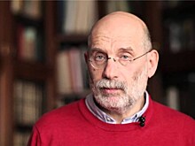 Акунин предложил своим читателям выбрать, какой роман ему написать