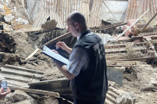 Один рабочий погиб, двое пострадали при обрушении крыши в исправительной колонии на Урале