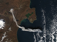 Выбросы вулкана Шивелуч угрожают авиасообщению на Камчатке