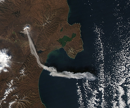 Выбросы вулкана Шивелуч угрожают авиасообщению на Камчатке