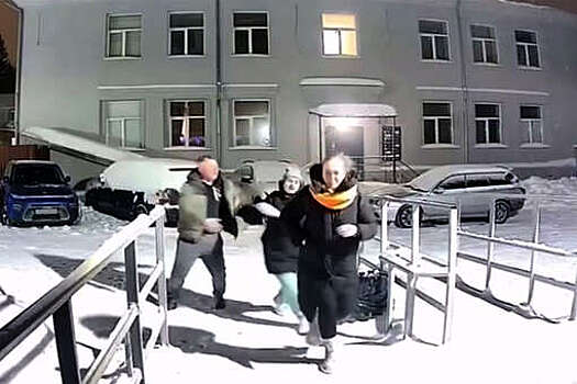В Новосибирске женщина устроила засаду, чтобы избить мужа и его любовницу