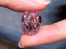 Самый крупный розовый бриллиант из России продадут за 38 миллионов долларов