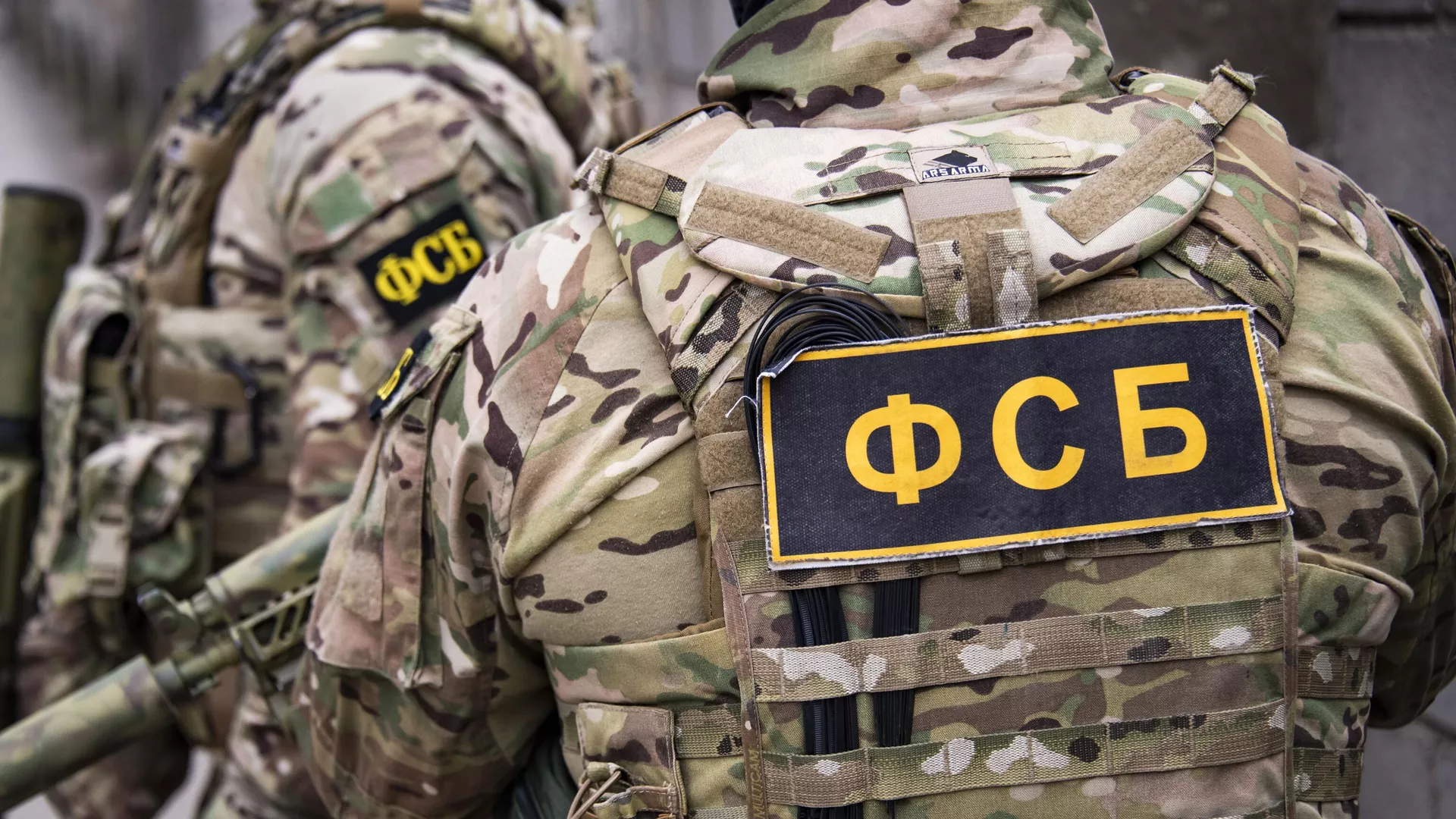 ФСБ показала видео задержания 172 подпольных оружейников из 58 регионов РФ - EuroPress.news