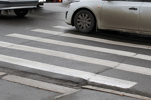 На улице Судостроителей водитель KIA сбила 15-летнего велосипедиста и уехала с места аварии