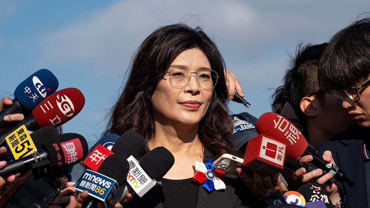 Глава тайваньской партии Гоминьдан прибыл в Китай впервые за 10 лет.