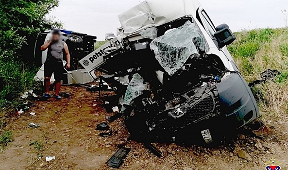 20-летний пассажир фургона пострадал в ДТП на трассе в Волгоградской области