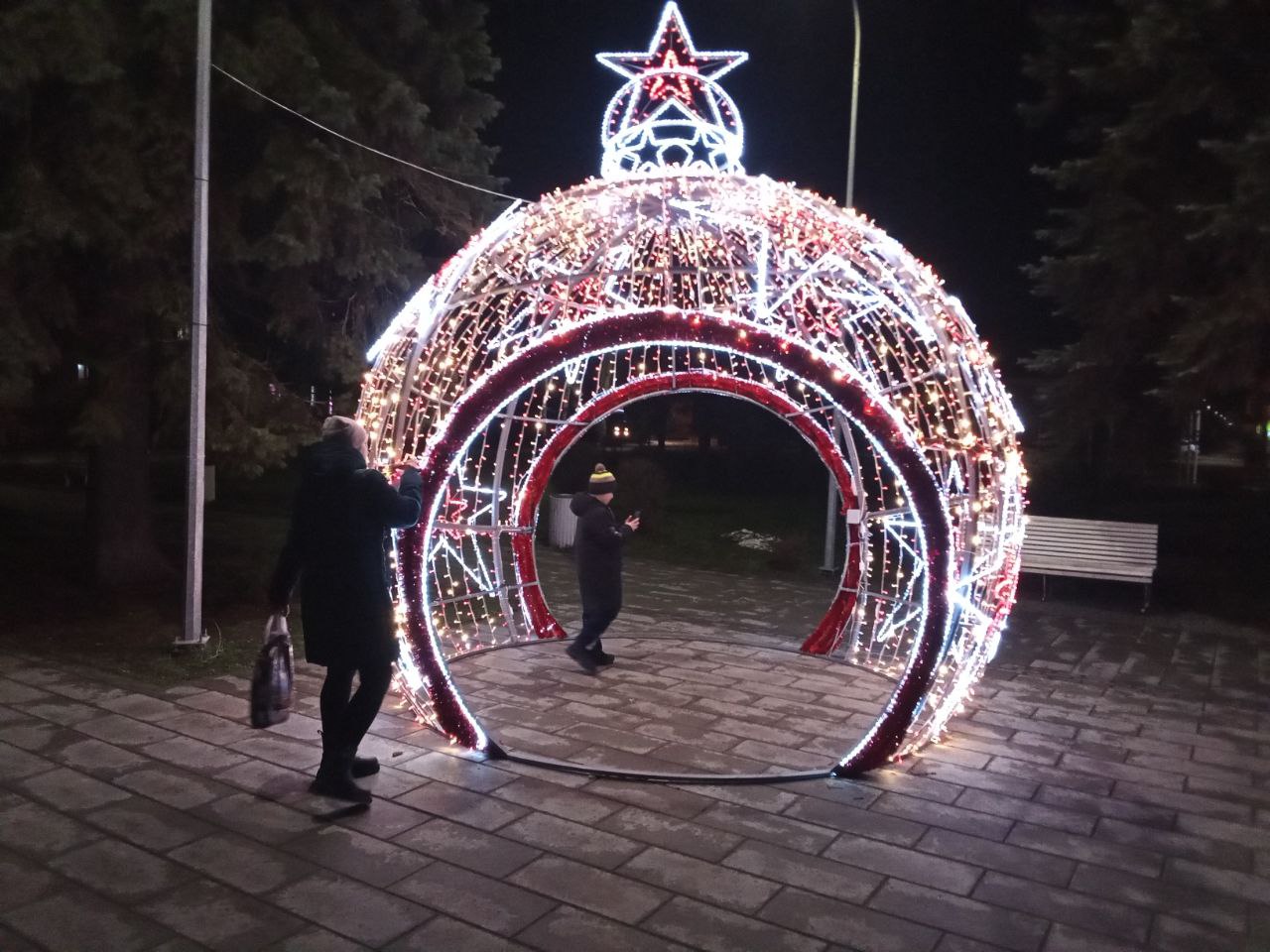 Нижегородская область подарила Харцызску новогодние украшения для улиц и площадей