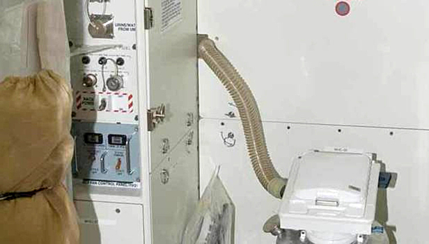 На орбите в "памперсах": на МКС отказали все туалеты