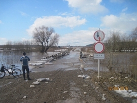 В Милютинском районе Ростовской области прекращено движение на участке дороги