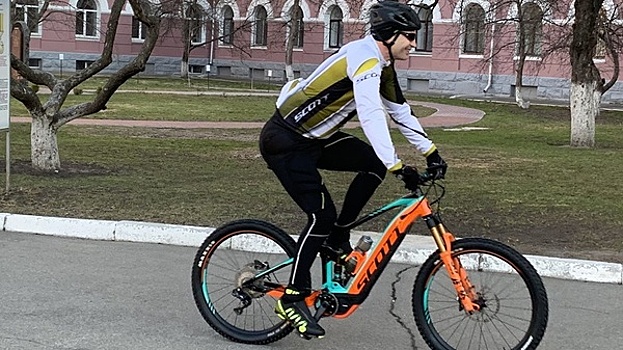 Кличко приехал на выборы на велосипеде