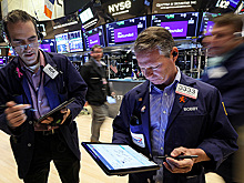 Доллар и евро на Мосбирже пока реагируют повышением к рублю на решение ОПЕК+ о снижении добычи