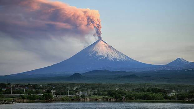 Пепельный шлейф и лава: что произойдет после извержения вулканов на Камчатке